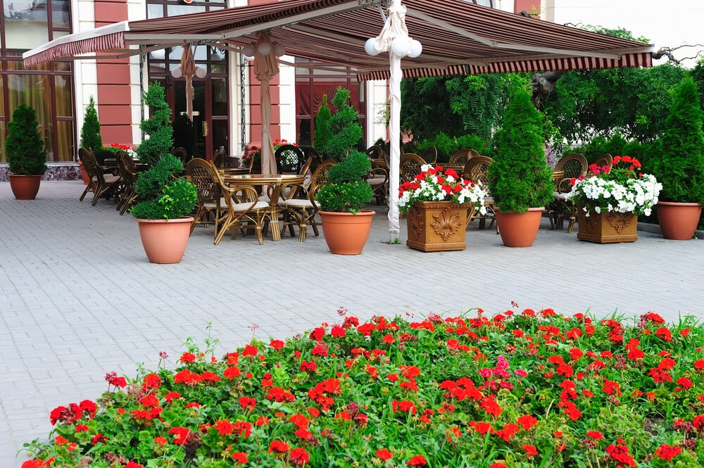 Commercial retractable awnings - golf course country club retractable awning - Marygrove Awnings