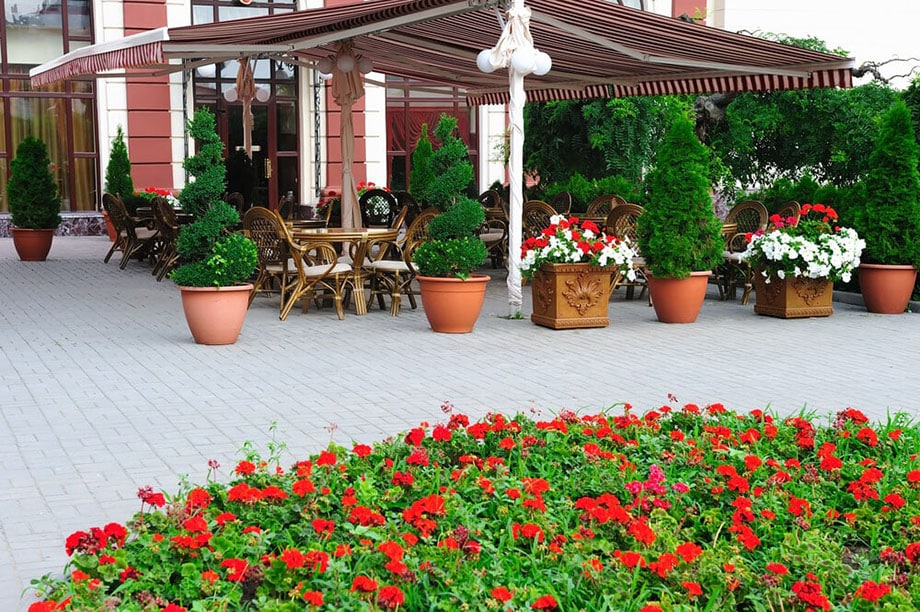 Retractable awning design - country club awning - Marygrove Awnings